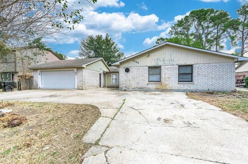 7526 Antoine Dr, Houston, TX, 77088-6709 | Card Image