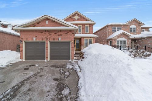 35 Valleywood Dr, Whitby, ON, L1R2J6 | Card Image