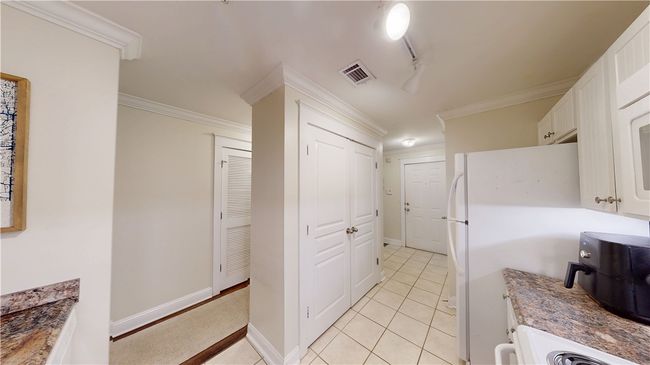 Hall and pantry | Image 8