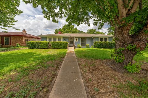 813 Cherry Hills Dr, Lancaster, TX, 75134-2019 | Card Image