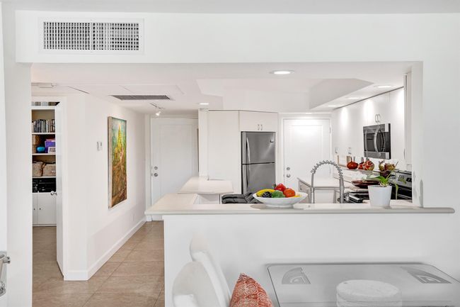 APT-304 - 155 Isle Of Venice Dr, Condo with 2 bedrooms, 2 bathrooms and null parking in Fort Lauderdale FL | Image 12