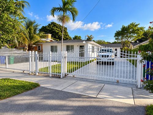 1932-1932 Nw 18th St, Miami, FL, 33125 | Card Image