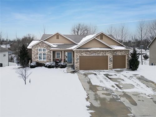 640 Shady Bend Dr, Tonganoxie, KS, 66086-4508 | Card Image