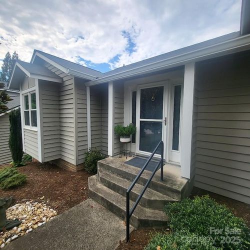 35 Cedarcliff Circle, Asheville, NC, 28803 | Card Image
