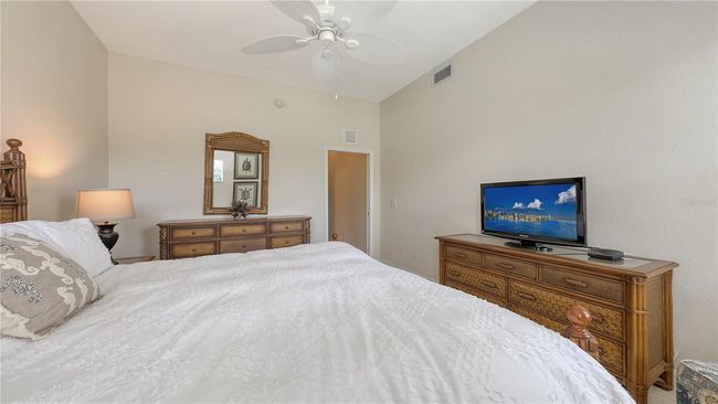 301B2 - 301 Ravinia Cir, Condo with 3 bedrooms, 2 bathrooms and null parking in VENICE FL | Image 25