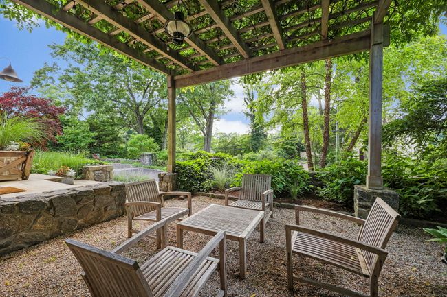 Pergola sitting area off the living room | Image 28