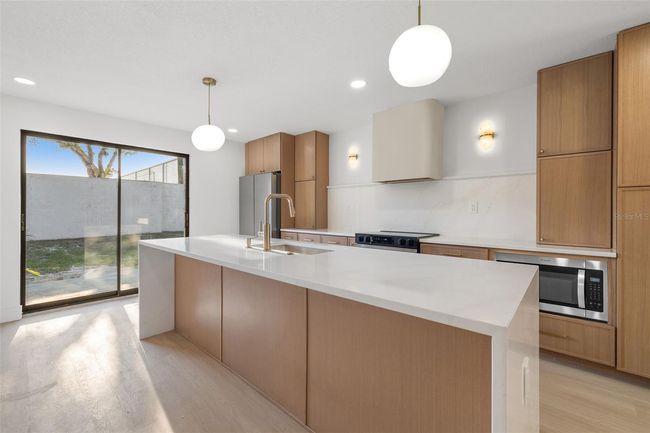 1052 Concord Dr W, House other with 3 bedrooms, 2 bathrooms and null parking in Dunedin FL | Image 5