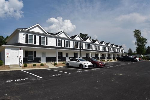 104-41 Greentree Dr, Shinnston, WV, 26431-7242 | Card Image
