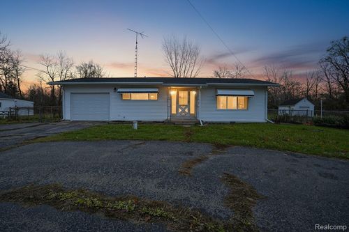 2307 S Term St, Burton, MI, 48519-1032 | Card Image