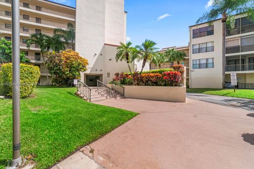 apt-217a-2311 S Cypress Bend Dr, Pompano Beach, FL, 33069-5667 | Card Image