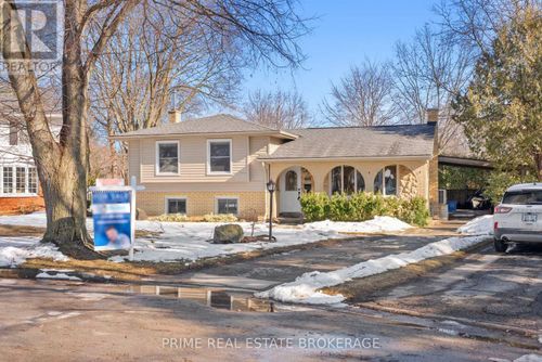 696 Algoma Pl, London, ON, N5X1W6 | Card Image