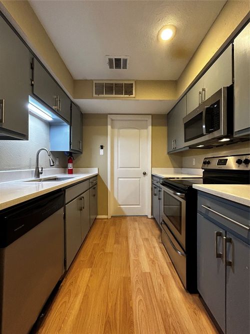 apt-206-2612 San Pedro St, Austin, TX, 78705-3932 | Card Image