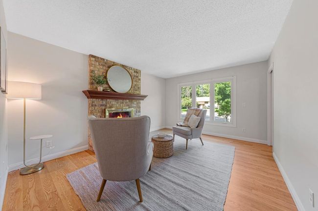 29 Living.jpg | Image 49