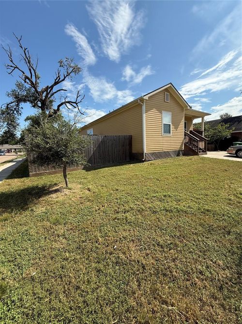 11639 Woodbuck Trl, Houston, TX, 77013-4828 | Card Image