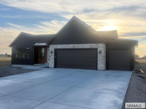 275 N 2340 E, Saint Anthony, ID, 83445-1241 | Card Image