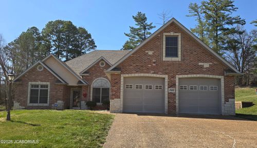 2452 Country Club Dr, Jefferson City, MO, 65109-1461 | Card Image