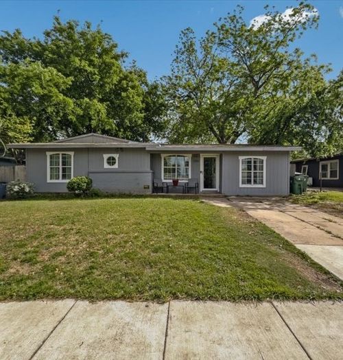 1310 E Inwood Dr, Arlington, TX, 76010-4526 | Card Image