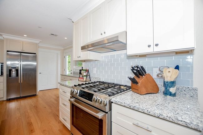 APT-4 - 324 Front St, House other with 2 bedrooms, 2 bathrooms and 2 parking in Marion MA | Image 6