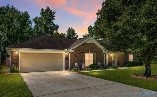 304 Earnhardt Dr, New Market, AL, 35761-7917 | Card Image