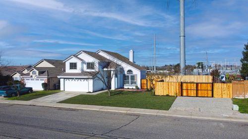 1684 E G St, Oakdale, CA, 95361-9666 | Card Image