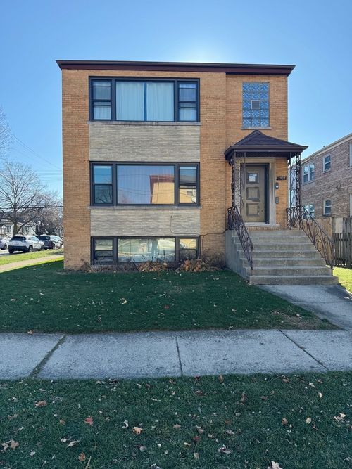 7527 W Fullerton Avenue, Elmwood Park, IL, 60707 | Card Image