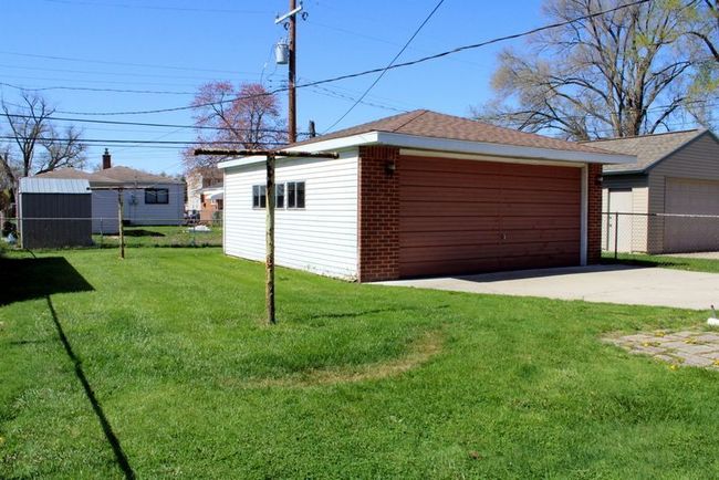 PLENTY OF ROOM FOR THE KIDS TO PLAY & DOGS TO RUN! | Image 4
