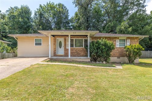 211 Hampton Ct, Poplar Bluff, MO, 63901-6709 | Card Image