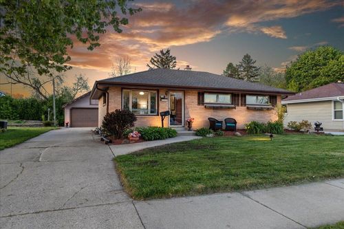 N89W15140 Jefferson Avenue, Menomonee Falls, WI, 53051 | Card Image