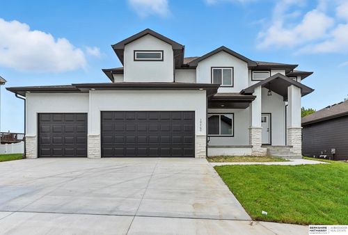 19760 Briar St, Gretna, NE, 68028-5054 | Card Image