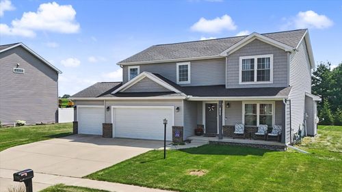 1402 Railside Dr, Gibson City, IL, 60936-1377 | Card Image