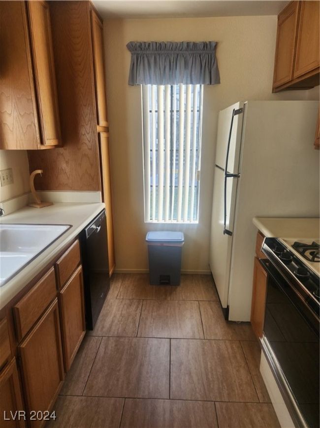 Kitchen appliances included | Image 8