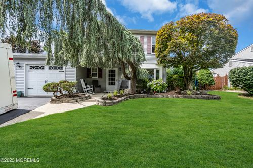 9 Yellowstone Ln, Howell, NJ, 07731-2281 | Card Image