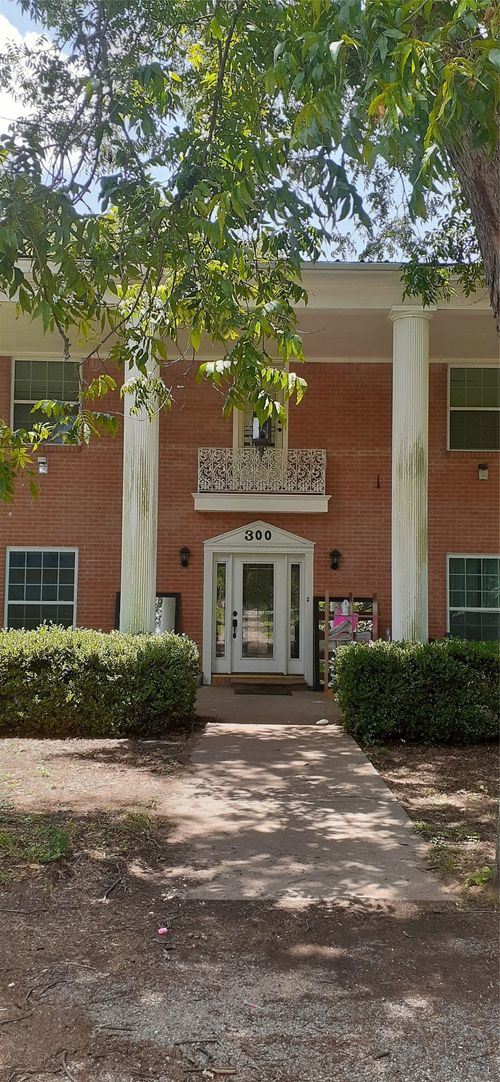 300 S Mockingbird Ln, Keene, TX, 76059-1931 | Card Image
