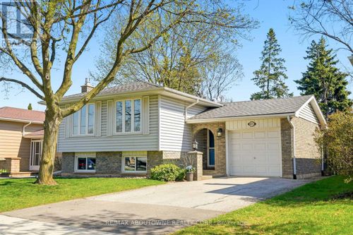 671 Woodview Rd, Burlington, ON, L7N3A4 | Card Image