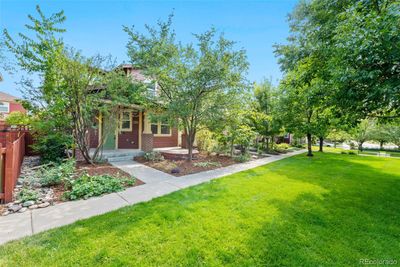 Courtyard home with common area | Image 2