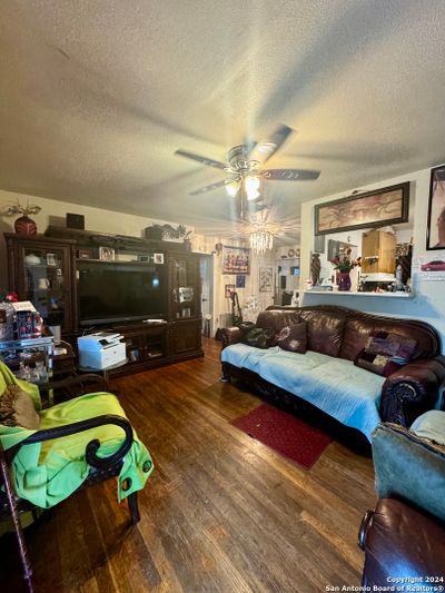 410 W Dickson Ave, House other with 3 bedrooms, 1 bathrooms and null parking in San Antonio TX | Image 2