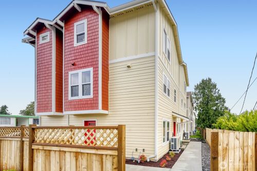 3403 S 144th Ln, Tukwila, WA, 98168-5204 | Card Image