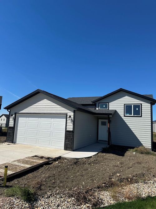 864 Bushnell Ct, Box Elder, SD, 57719-8042 | Card Image