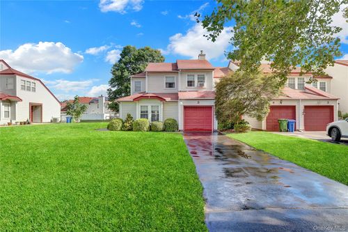 5 Delaware Ct, Coram, NY, 11727-1659 | Card Image