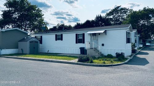 6 Monique Cir, Hazlet, NJ, 07730-1543 | Card Image