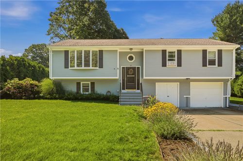18 Waterman St, Bristol, RI, 02809-2503 | Card Image