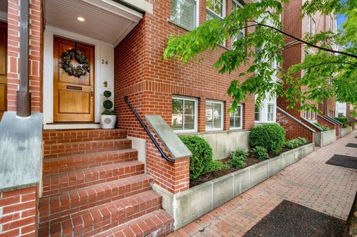 24 Porter St, Portsmouth, NH, 03801-4059 | Card Image