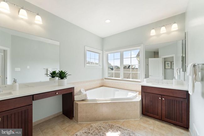 18985 Coreopsis Ter, Townhouse with 3 bedrooms, 4 bathrooms and null parking in LEESBURG VA | Image 45