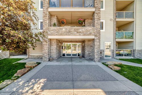 109-5500 Somervale Crt Sw, Calgary, AB, T2Y4L9 | Card Image