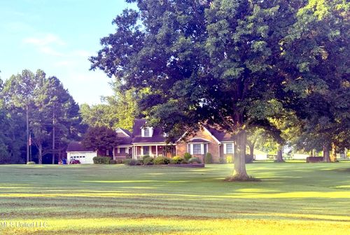 11595 Green Pine Dr, Olive Branch, MS, 38654-5923 | Card Image