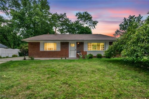 400 Cathy Dr, Munroe Falls, OH, 44262-1219 | Card Image