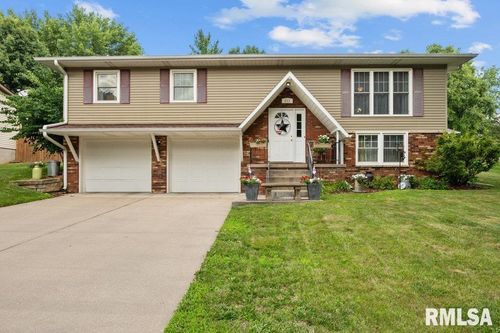 833 Robin Rd, Muscatine, IA, 52761-3616 | Card Image