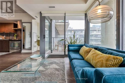 819-95 Bathurst St, Toronto, ON, M5V0H7 | Card Image