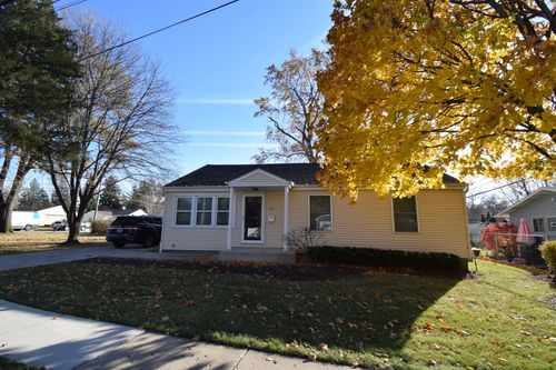 477 W Spring St, South Elgin, IL, 60177-1560 | Card Image