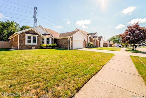 24401 Christian Dr, Flat Rock, MI, 48134-9111 | Card Image